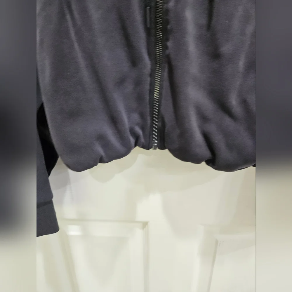 EUC Athleta Black Seasoft Bubble Hem Full Zip Size Small - Picture 11 of 11